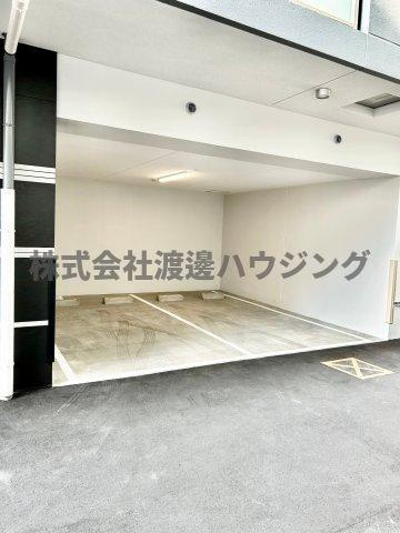アルティザ江坂の駐車場