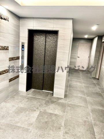 アルティザ江坂のエントランス