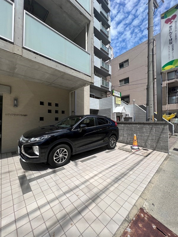神戸市兵庫区塚本通６丁目の賃貸マンションの駐車場