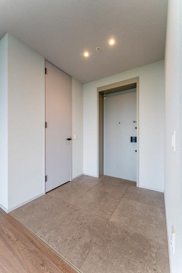 渋谷区神宮前１丁目の賃貸マンションの玄関