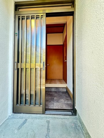 藤岡貸家の玄関