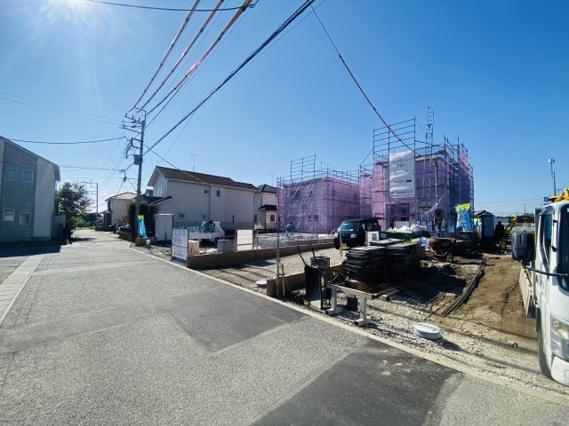 新築　太田市岩瀬川町第8　Livele Garden.S  2号棟の前面道路含む現地写真|東側接道幅員約4.6ｍ	