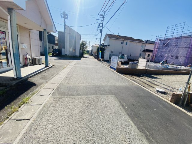 新築　太田市岩瀬川町第8　Livele Garden.S  3号棟の前面道路含む現地写真|東側接道幅員約4.6ｍ	