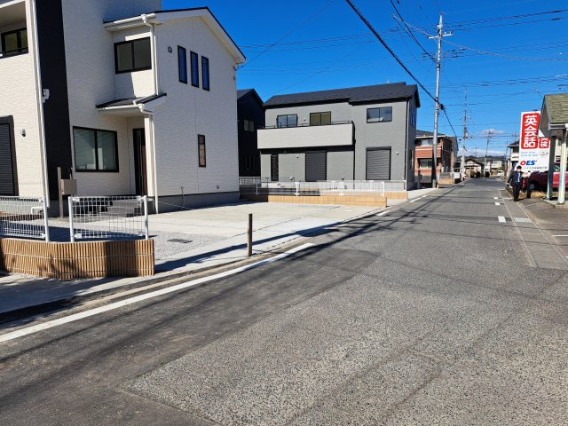 新築　太田市岩瀬川町第8　Livele Garden.S  4号棟の前面道路含む現地写真|東側接道幅員約4.6ｍ	