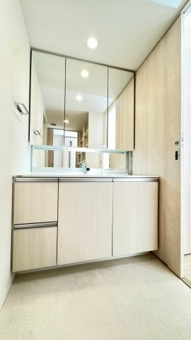 エスリード西宮甲陽園Ⅱ番館の独立洗面台|独立洗面台