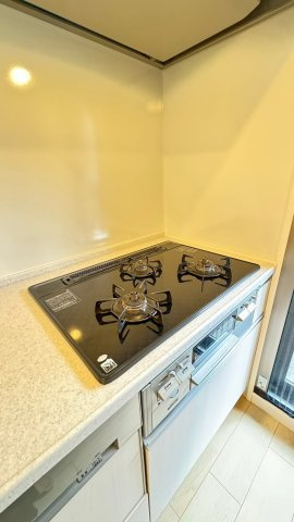 エスリード西宮甲陽園Ⅱ番館のキッチン|3口コンロ