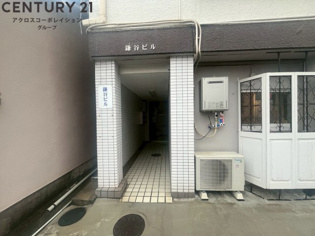 鎌谷ビルのエントランス