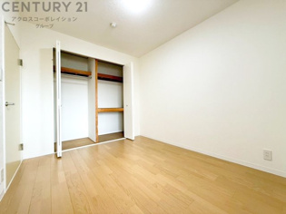 創造性や成長を促す遊びの空間を提供。学習や趣味に集中できる環境を整えます。個別のプライベートスペースは自己表現と自立心を育み、心地よい睡眠環境を整えリラックスできる場所を提供。