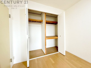 リラックスできるプライベート空間で、快適な睡眠をサポート。個人の好みに合わせたインテリアや寝具で心地良さを追求。プライベートな時間を過ごし、リフレッシュする場所におすすめです。