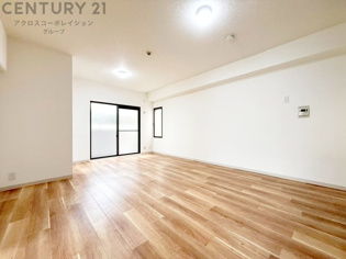 リビングダイニングは家族や友人とのコミュニケーションを楽しむ場所でくつろぎながら食事や会話を楽しめ、多目的に利用できリラックスできる空間です。家庭内の中心として機能し、快適な生活をサポートします。