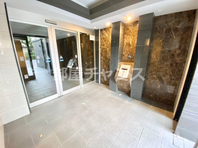 プレサンス丸の内フォートのエントランス