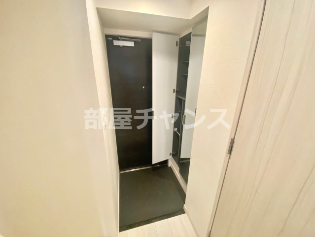 プレサンス丸の内フォートの玄関