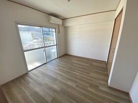 クローバー花畑ガーデンの洋室|コンパクトで使いやすい洋室です