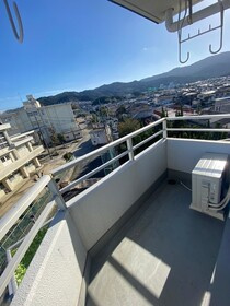 クローバー花畑ガーデンのバルコニー|外からの目が気にならないバルコニーで洗濯物が干せます