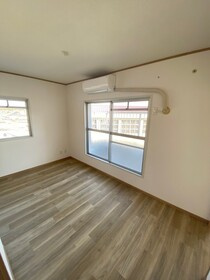 クローバー花畑ガーデンの居間・リビング|こちらの居間で趣味の時間をお楽しみください