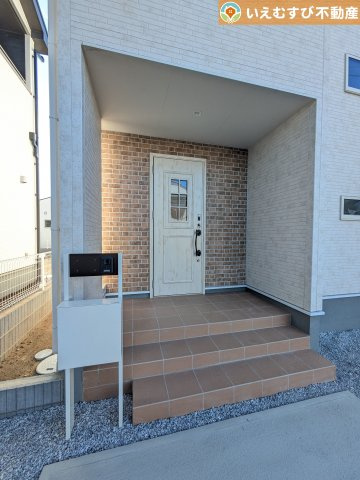 Livele Garden.S　大泉町第5仙石のエントランス