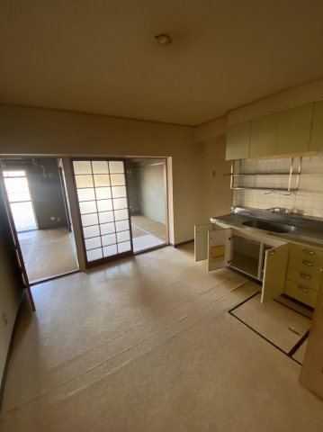 リゾートビラ西戸崎の居間・リビング|ゆったりとした居間です