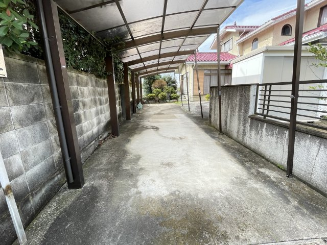 藤岡市藤岡　中古870の駐車場