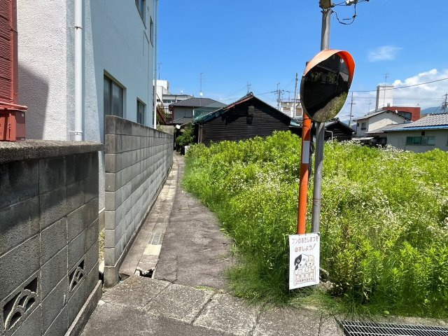 西条市大町1500-5　売地の前面道路含む現地写真|前面道路含む現地写真です