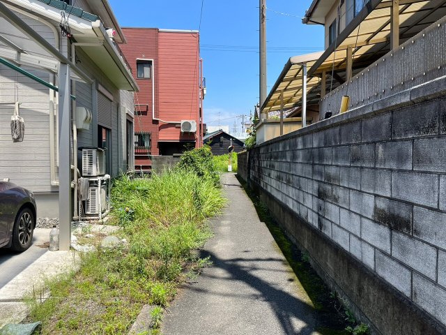 西条市大町1500-5　売地の前面道路含む現地写真|前面道路含む現地写真です