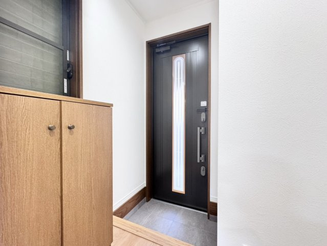 向日市寺戸町三ノ坪　中古戸建の玄関