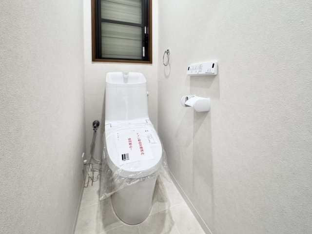 向日市寺戸町三ノ坪　中古戸建のトイレ