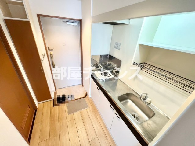 共同ハイツ西大須の玄関