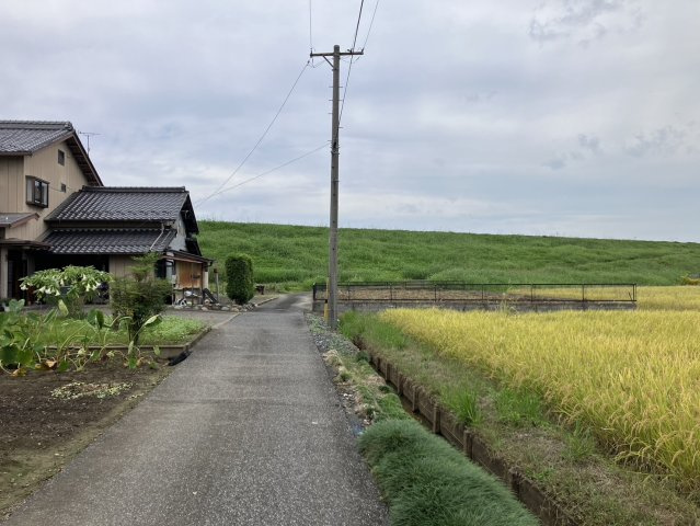 売土地　安八郡安八町牧　100.09坪の前面道路含む現地写真