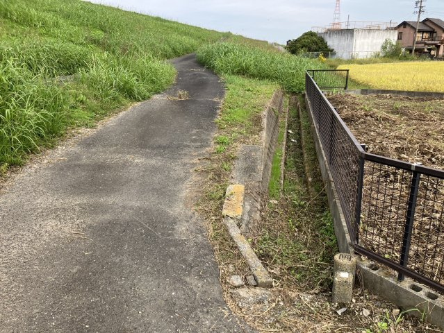 売土地　安八郡安八町牧　79.85坪の前面道路含む現地写真