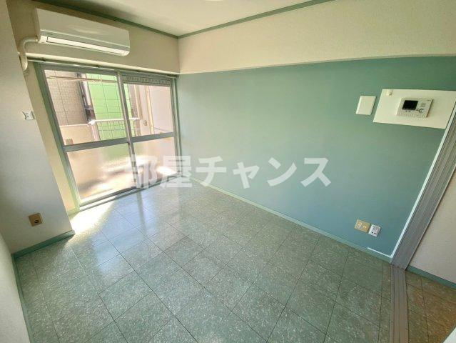 第六加藤ビルの居間・リビング