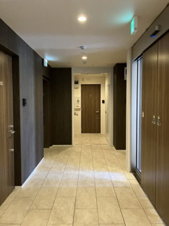 【ロビー】 | 綺麗に整備された建物内は高級感も感じます