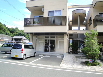 【駐車場】 | モルト・ベーネ