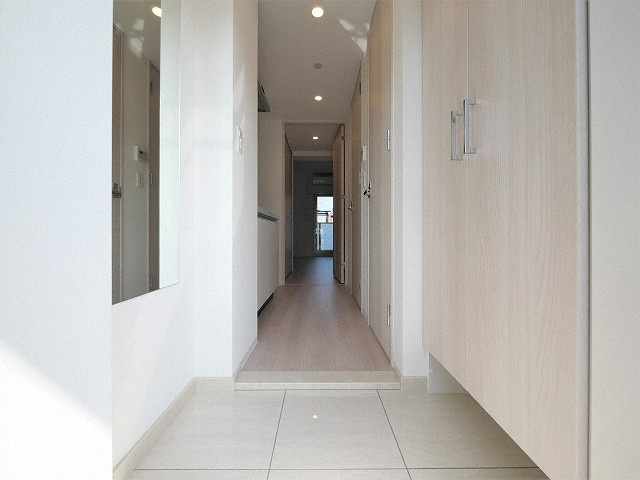 Quintet NAMBAの玄関