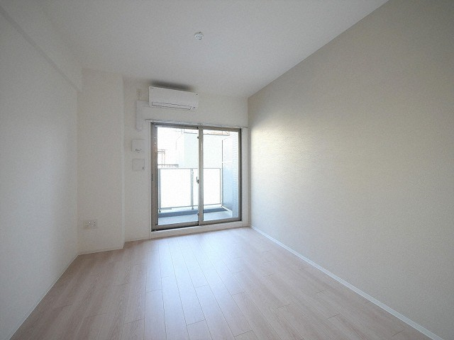 Quintet NAMBAの居間・リビング