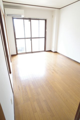 【居間・リビング】 | セントラルコート | 明るく、気持ちの良いお部屋！