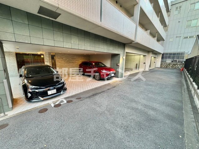 マイアトリア栄の駐車場