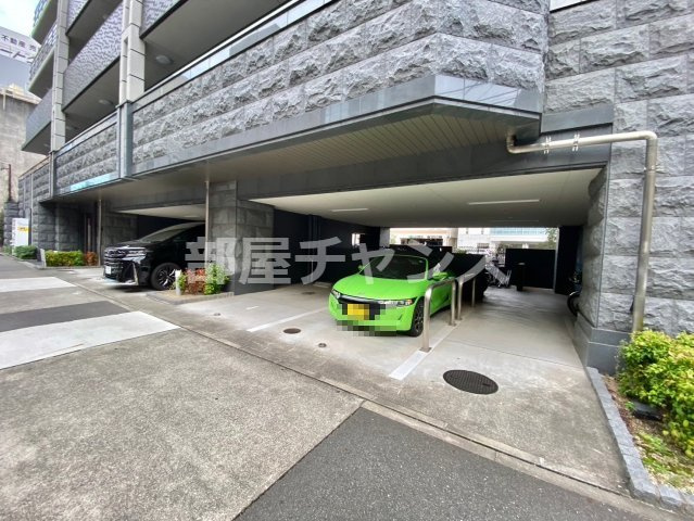 プレサンス名古屋STATIONルミアスの駐車場