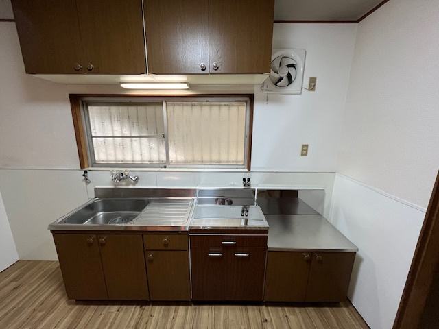 寿町戸建のキッチン