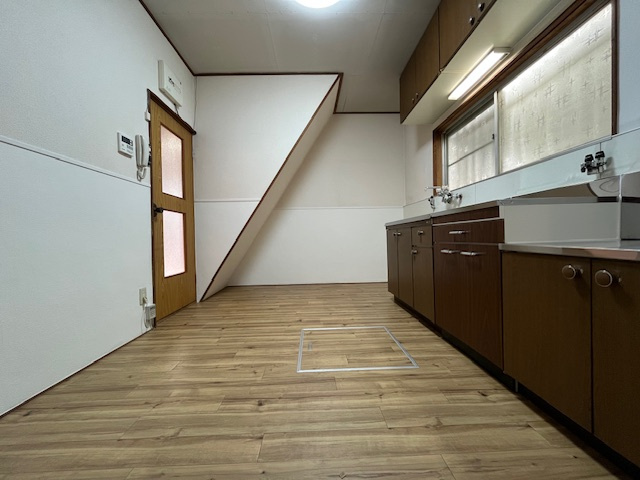 寿町戸建の居間・リビング