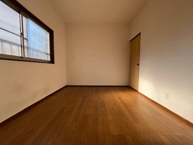 寿町戸建の洋室