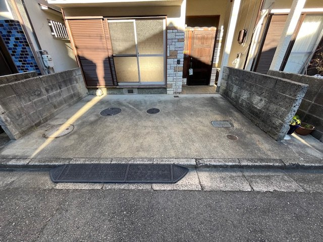 寿町戸建の駐車場