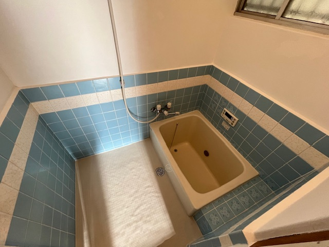 寿町戸建の浴室