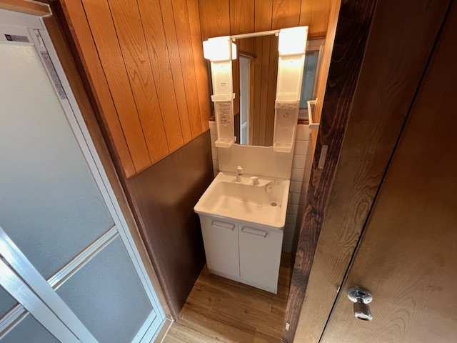 寿町戸建の独立洗面台