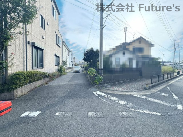 三郷市幸房　建築条件無し売地の前面道路含む現地写真|東側の私有地については通行承諾を取得予定