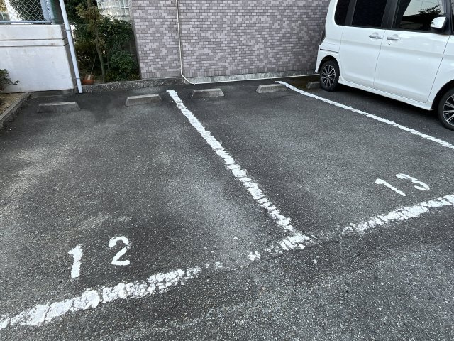 宮西パレス・壱号館の駐車場