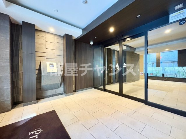 プレサンス伏見アーバンベースのエントランス