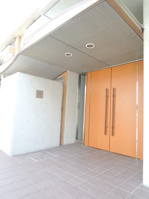 ボヌール三軒茶屋のエントランス