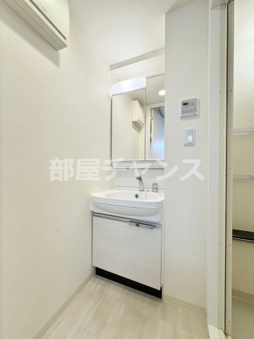 プレサンス丸の内リラティの独立洗面台