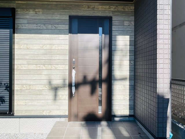 戸建　岐阜市今嶺Ⅱ　全3区画分譲の玄関|玄関ドアの鍵はディンプルキーと内側はサムターンキーになっており防犯性の高い仕様になっています。