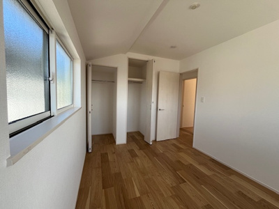 【収納】 | 鈴蘭台北町３丁目　新築戸建 | クローゼット付きでお部屋が広くお使いいただけます。